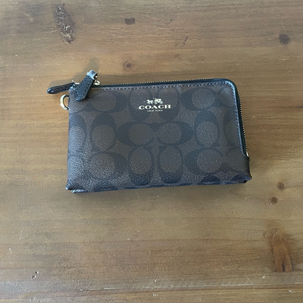 Coach Corner Zip Wallet